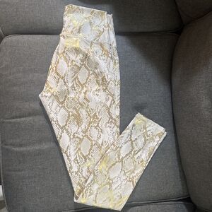 NWT Fabletics High Waist White Gold Snake Leggings Women Medium
